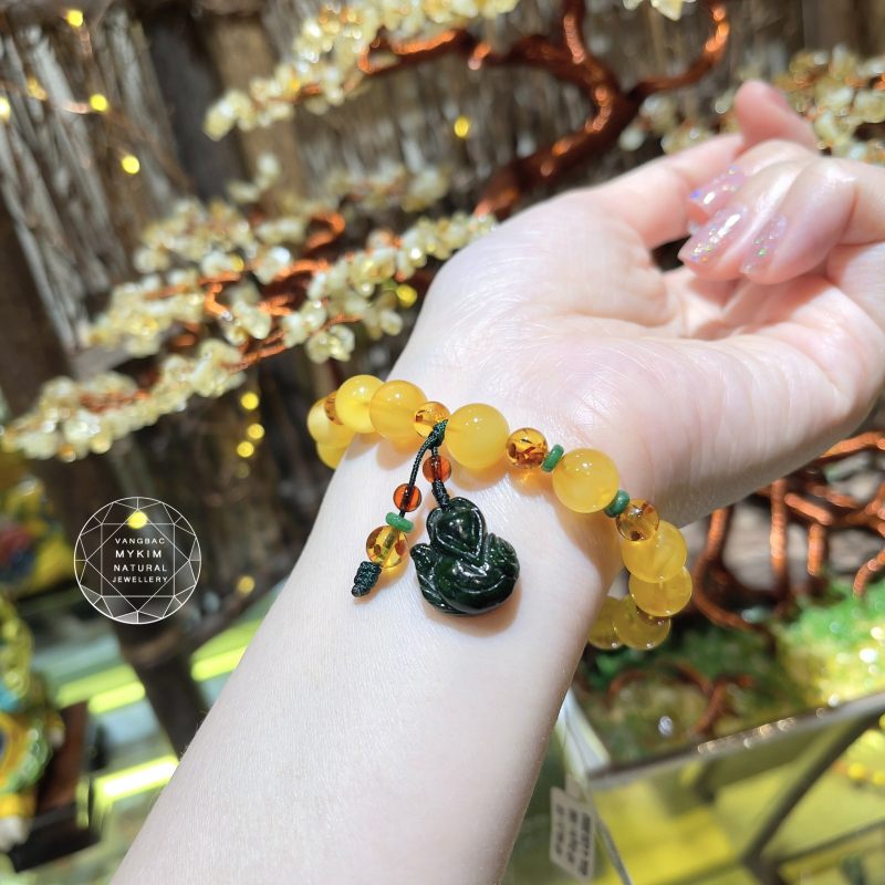 Vòng Hổ Phách mix Hồ Ly Ngọc Phỉ Thúy - Jadeite