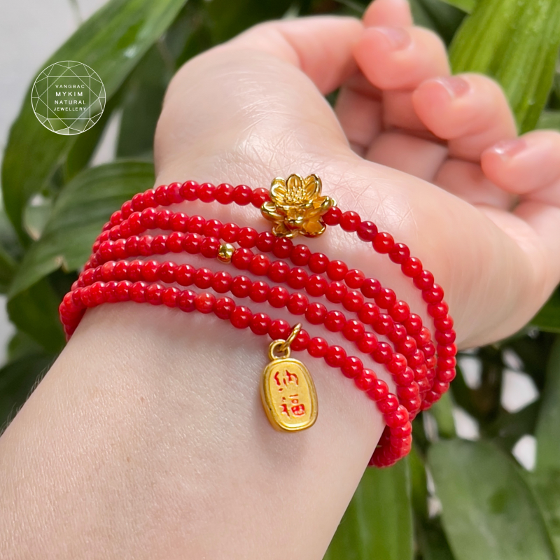 Vòng San Hô Đỏ Thiên Nhiên – Mix Charm Vàng Hoa Sen & Khánh Treo May Mắn