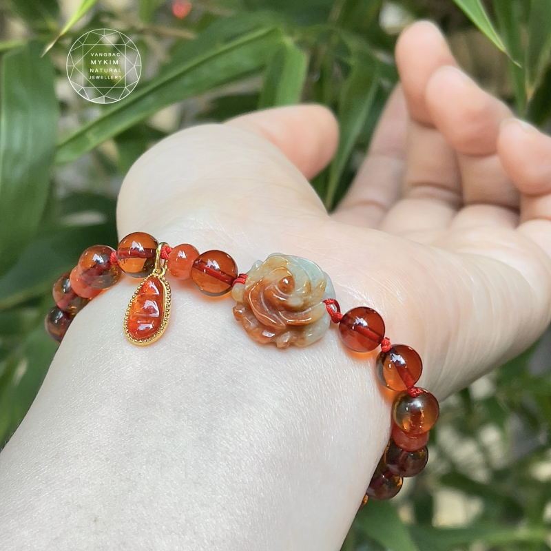 Vòng Hổ Phách mix Charm Hoa Hồng Ngọc Cẩm Thạch - Ngọc Jadeite Đậu Đũa 14k