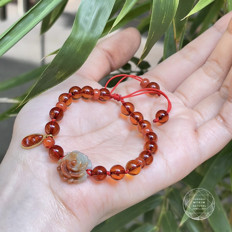 Vòng Hổ Phách mix Charm Hoa Hồng Ngọc Cẩm Thạch - Ngọc Jadeite Đậu Đũa 14k