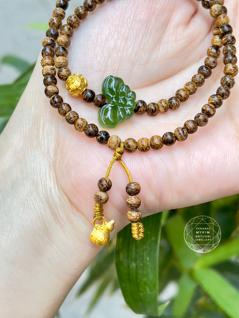 🦋 Vòng Trầm Hương Mix Ngọc Bích & Charm Vàng – Hồ Điệp Tung Cánh, Phúc Lộc Đong Đầy