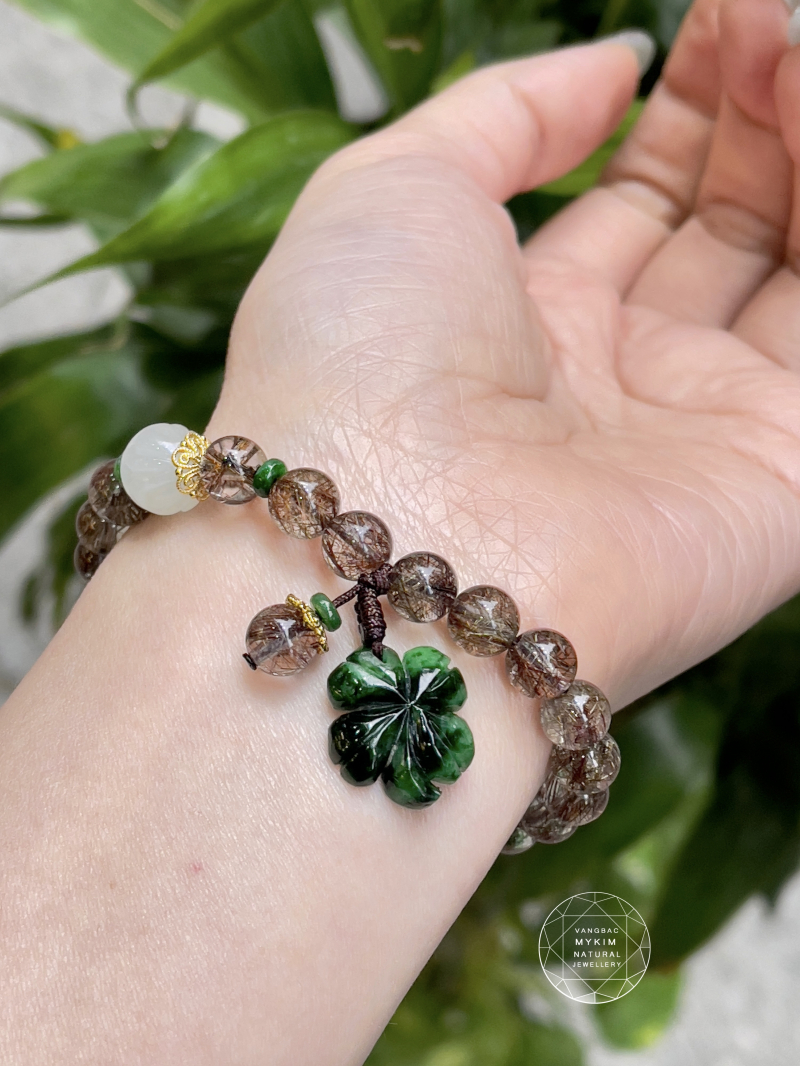 🌿 Vòng Thạch Anh Tóc Nâu – Hoa Sen Phỉ Thúy & Cỏ Bốn Lá | Tinh thần thanh lọc và viên mãn