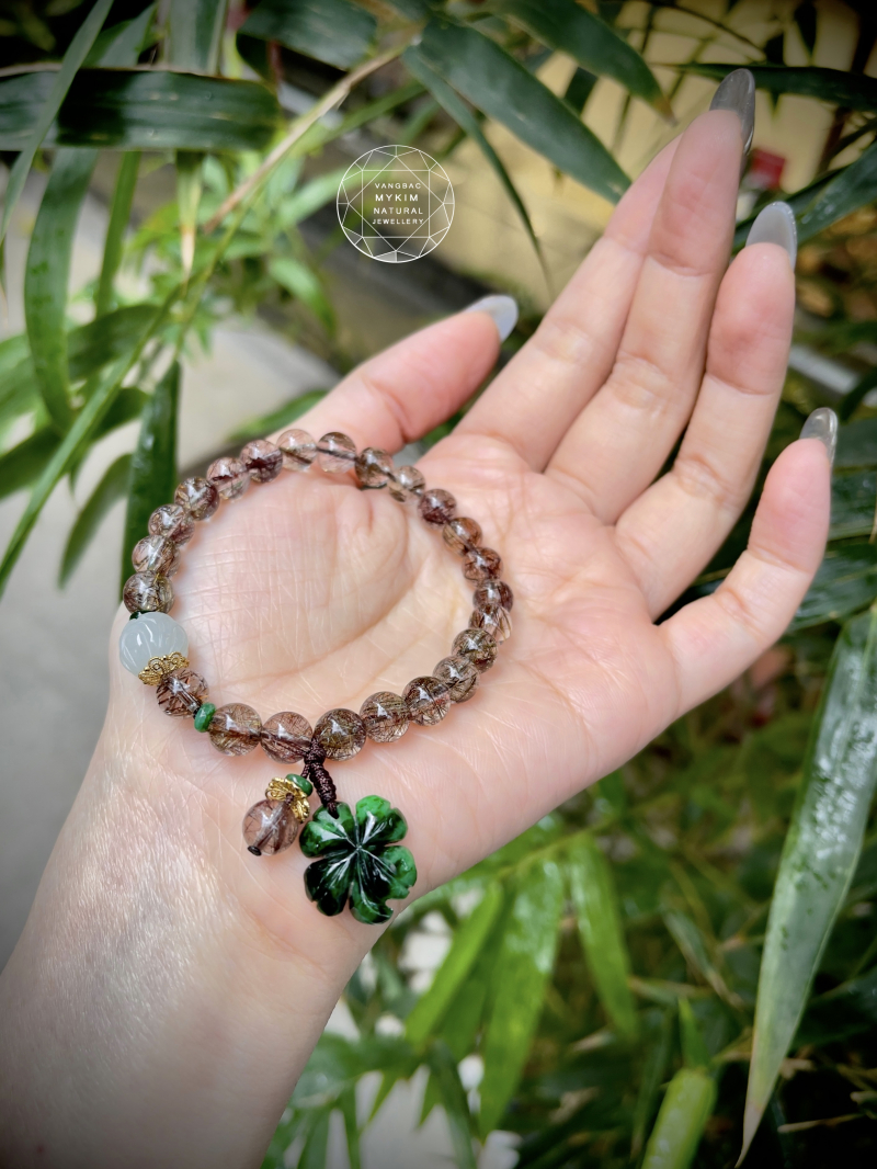 🌿 Vòng Thạch Anh Tóc Nâu – Hoa Sen Phỉ Thúy & Cỏ Bốn Lá | Tinh thần thanh lọc và viên mãn