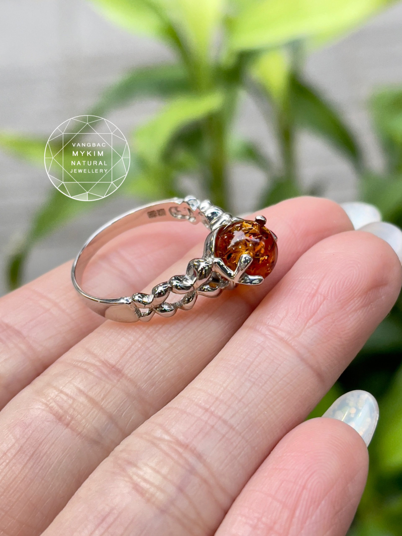 Nhẫn Hổ Phách Vàng Trắng 10K–14K – Thiết Kế Cỏ Bốn Lá Ôm Trọn Vẻ Đẹp Cổ Điển