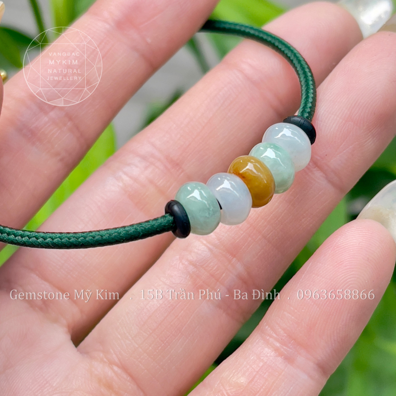 🌿 Vòng Dây Cáp Cứng – Mix Charm Ngọc Phỉ Thúy Đa Sắc Trắng