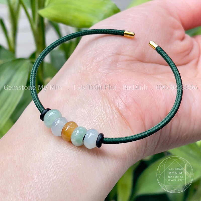 🌿 Vòng Dây Cáp Cứng – Mix Charm Ngọc Phỉ Thúy Đa Sắc Trắng