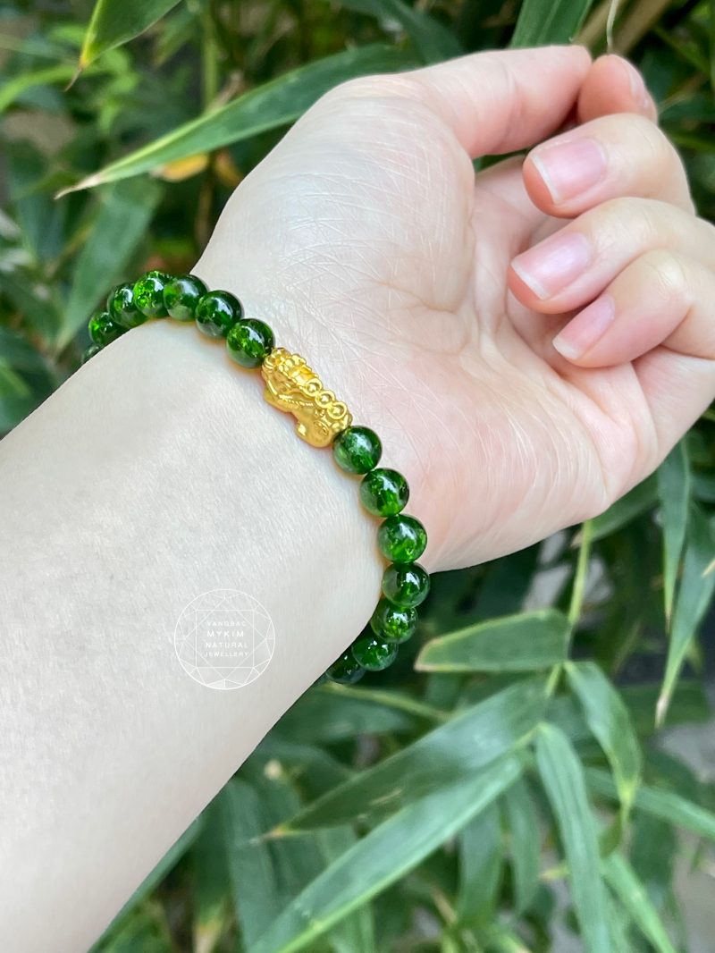 💚 Vòng Tay Diopside VIP – Charm Tỳ Hưu Vàng | Sự Bảo Hộ Trầm Tĩnh Từ Thiên Nhiên
