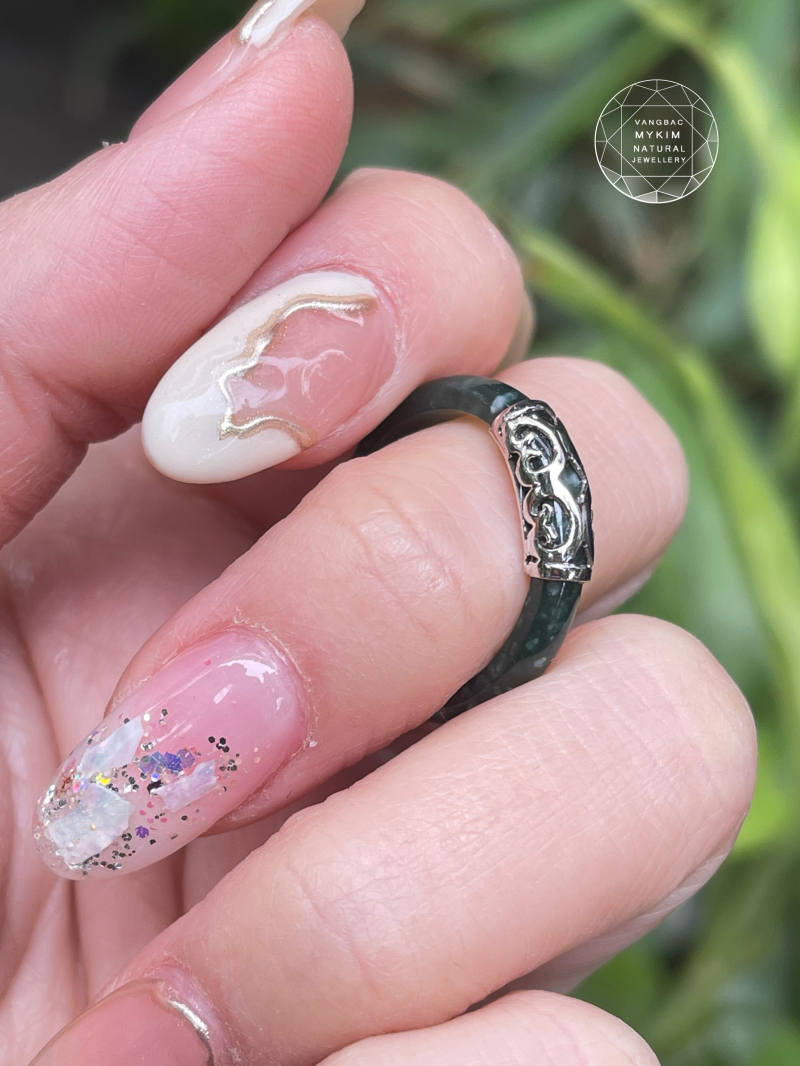 Nhẫn Lam Ngọc Phỉ Thúy Jadeite – Bọc Vàng Trắng 10k/14k | Trang Sức Thiết Kế Tối Giản & Sang Trọng
