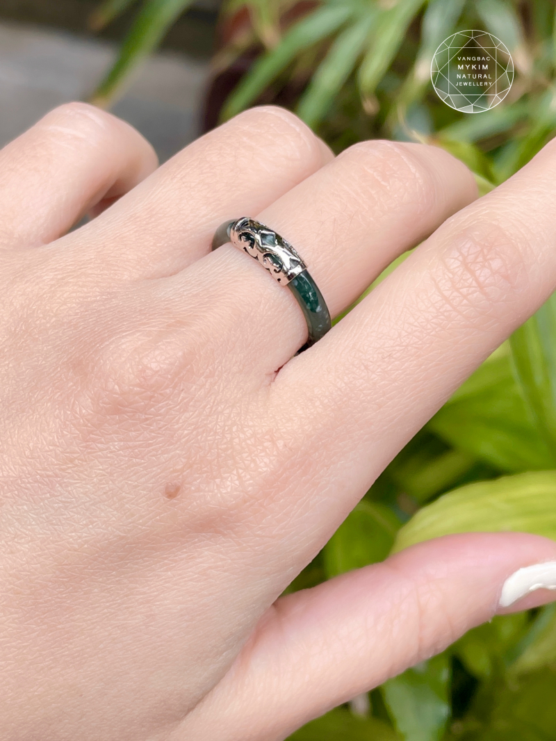 Nhẫn Lam Ngọc Phỉ Thúy Jadeite – Bọc Vàng Trắng 10k/14k | Trang Sức Thiết Kế Tối Giản & Sang Trọng