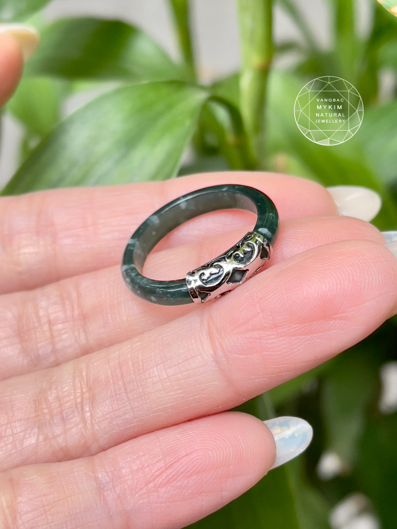 Nhẫn Lam Ngọc Phỉ Thúy Jadeite – Bọc Vàng Trắng 10k/14k | Trang Sức Thiết Kế Tối Giản & Sang Trọng