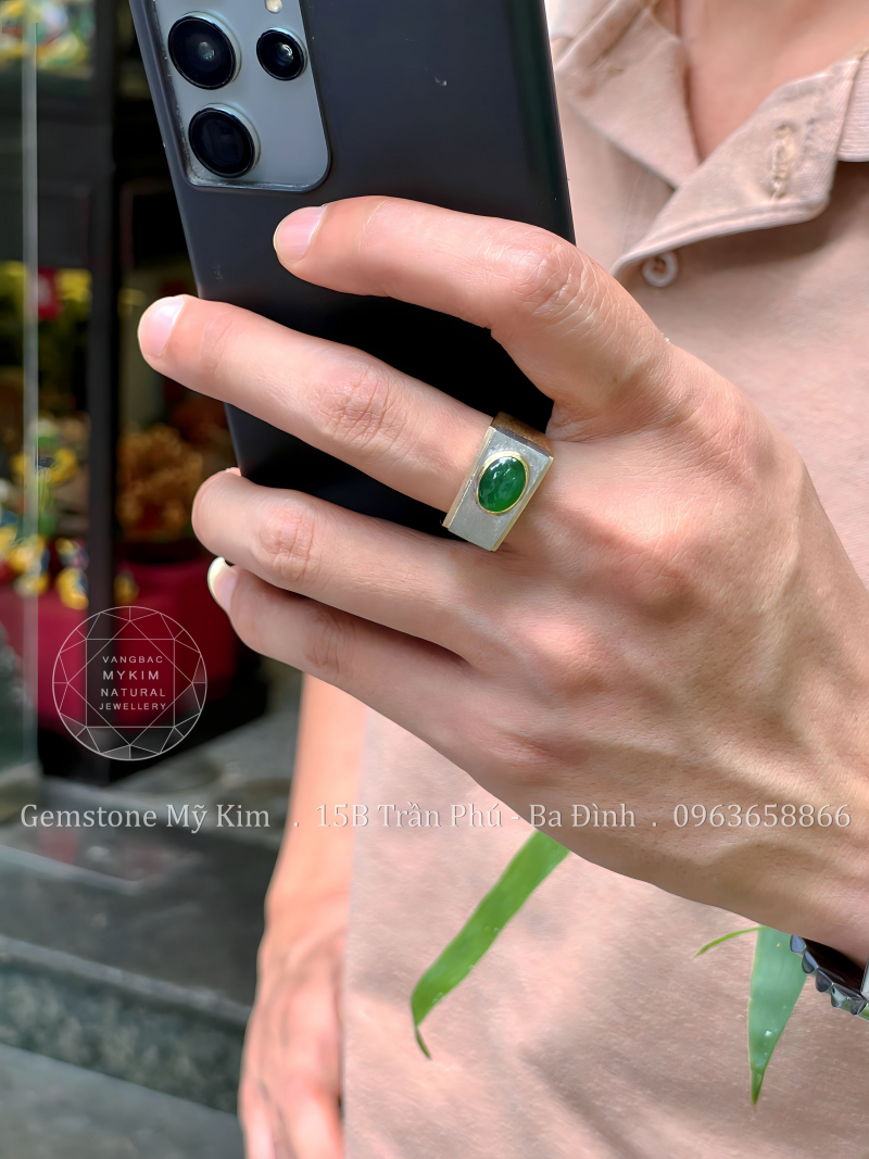 Nhẫn Nam Đính Ngọc Phỉ Thúy – Jadeite VIP Bầu Dục – Vàng Gold & Vàng Trắng 14k