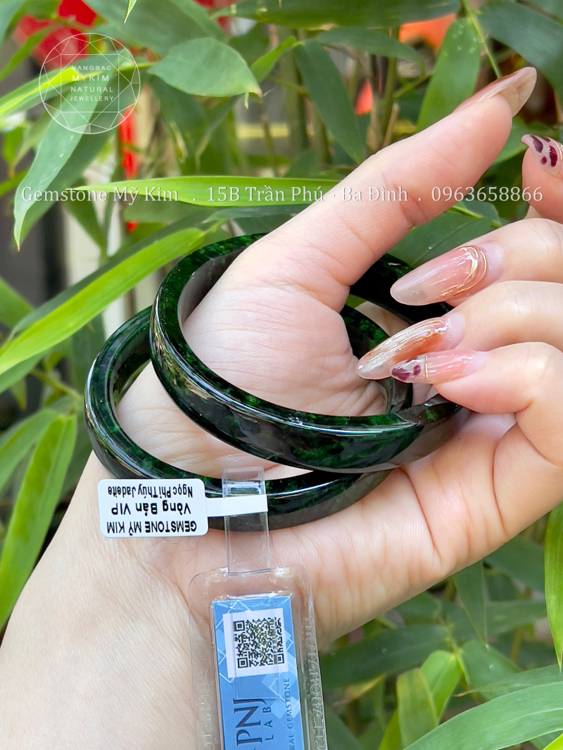 💚 Vòng Ngọc Phỉ Thúy Bản Vuông – Jadeite VIP Kèm Kiểm Định | Xanh Rêu Đậm – Vững Chãi & Nội Lực