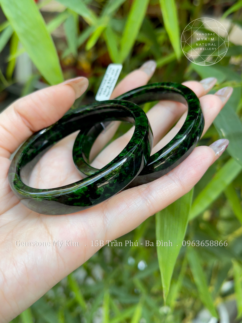 💚 Vòng Ngọc Phỉ Thúy Bản Vuông – Jadeite VIP Kèm Kiểm Định | Xanh Rêu Đậm – Vững Chãi & Nội Lực