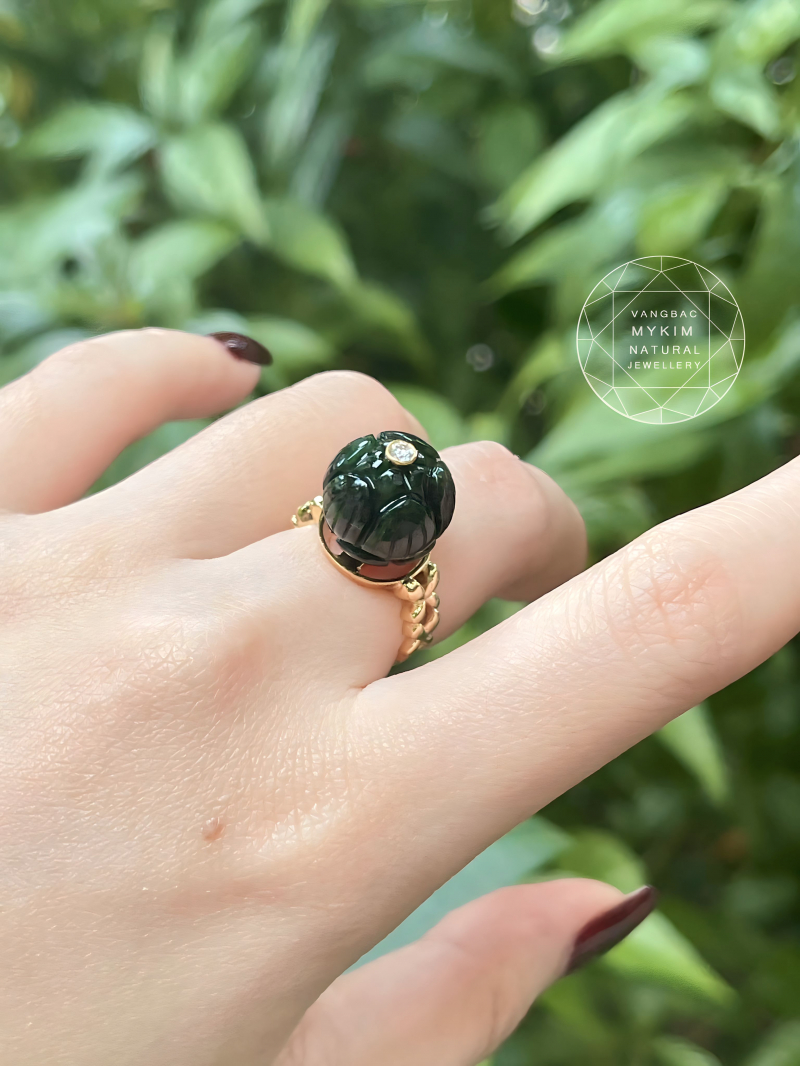 💍 Nhẫn Hoa Sen Ngọc Phỉ Thúy – Vàng 14k Đính Moissanite Cao Cấp