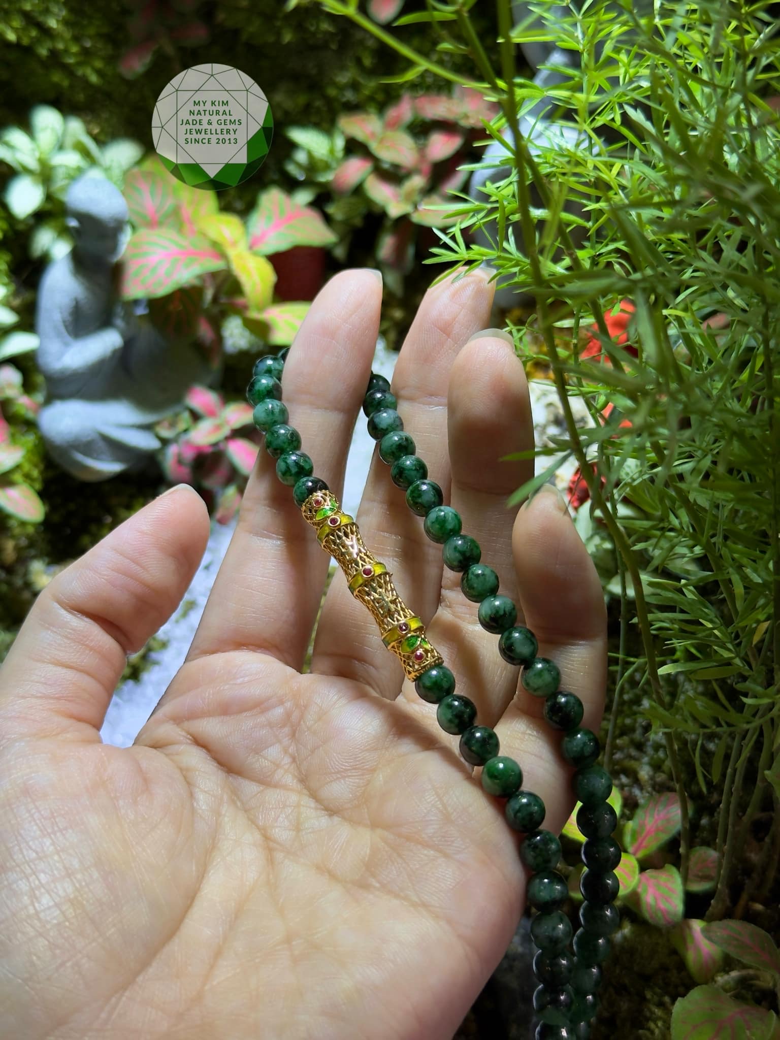 💚 Vòng Ngọc Phỉ Thúy VIP – Charm Ống Trúc Vàng 18K Vẽ Pháp Lam | Bình An – Tĩnh Tại – Khí Chất