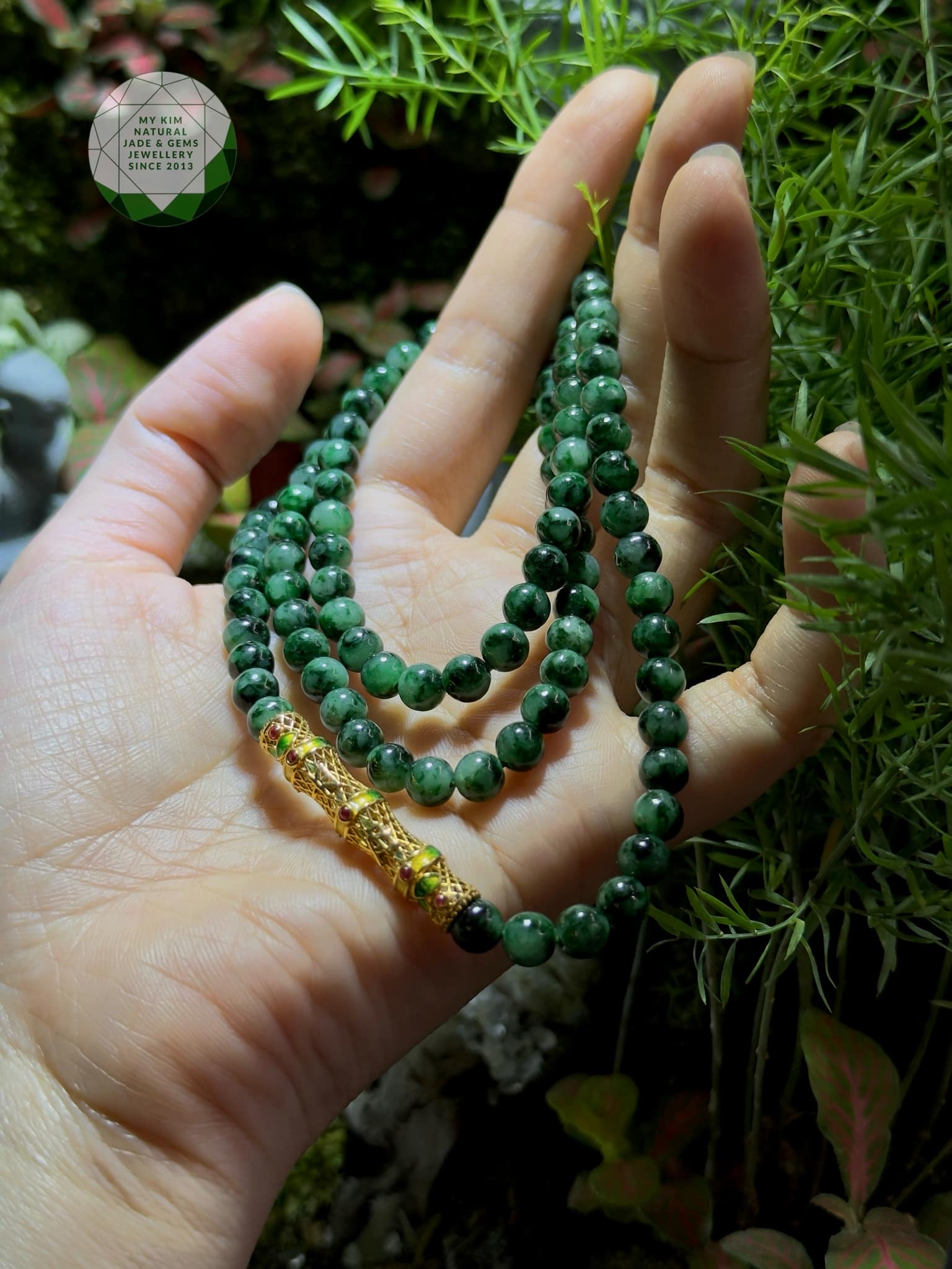 💚 Vòng Ngọc Phỉ Thúy VIP – Charm Ống Trúc Vàng 18K Vẽ Pháp Lam | Bình An – Tĩnh Tại – Khí Chất