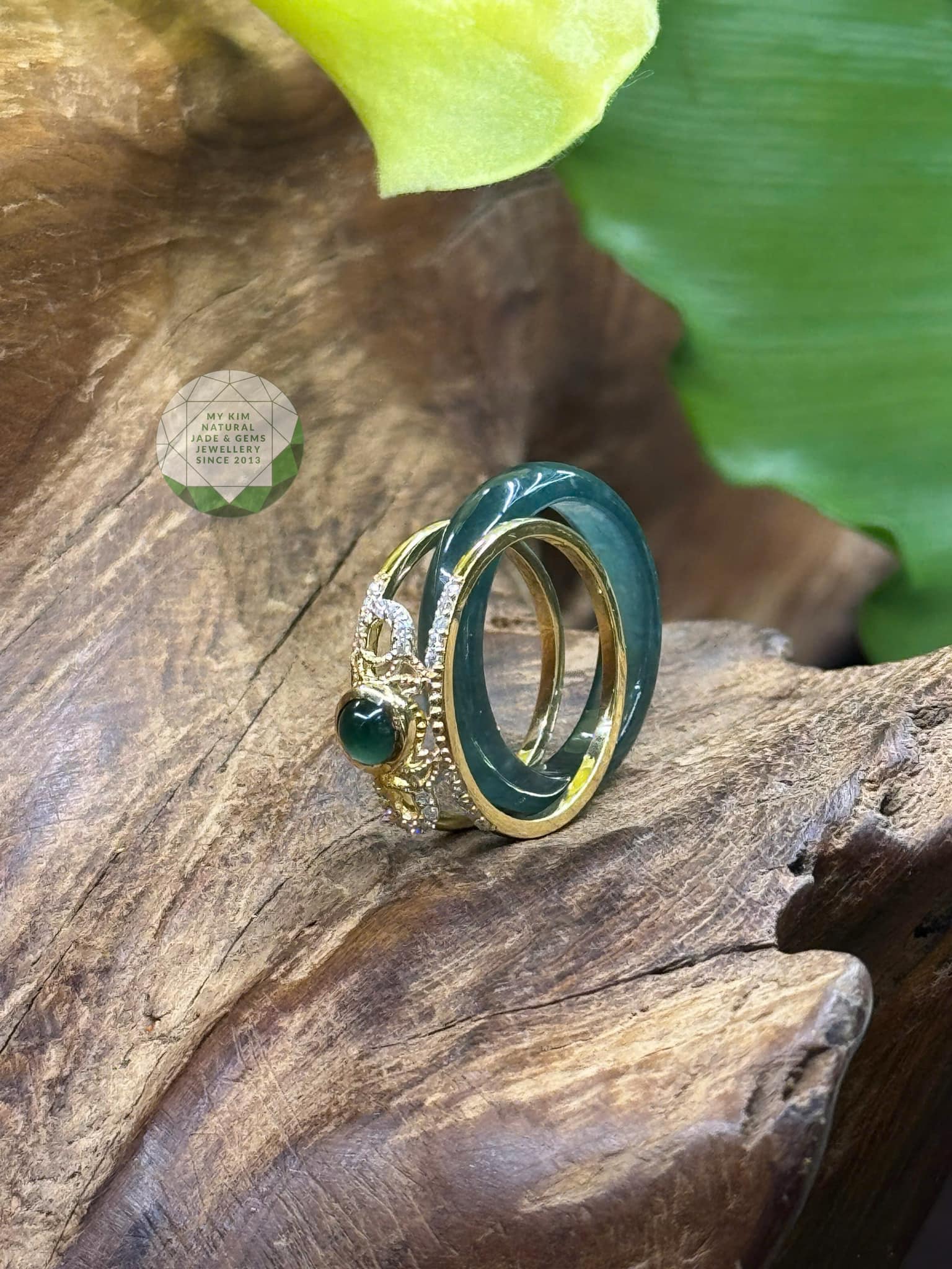 Nhẫn Lam Ngọc Phỉ Thúy hai lớp - Bọc vàng 10k - Full Kim Cương Mois