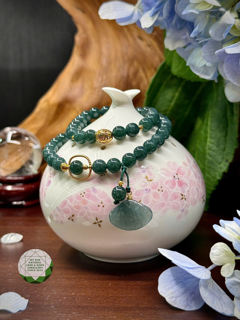 💎 Vòng Tay Lam Ngọc Phỉ Thúy Mix Charm Treo Vỏ Sò – Kim Tiền & Bi Vàng 10k | Trang Sức Thiết Kế Cao Cấp MYKIM