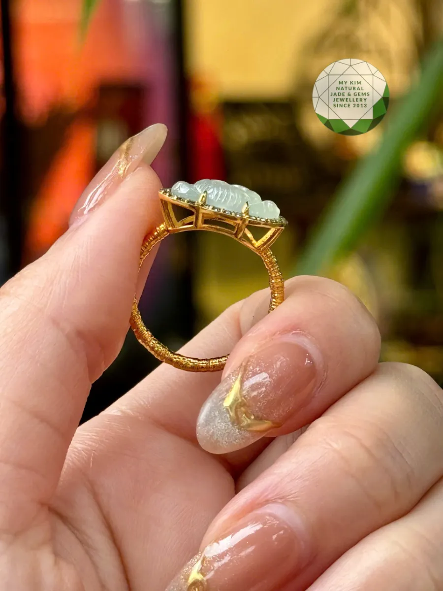 🌸 Nhẫn Hoa Sen Băng Ngọc Phỉ Thúy – Jadeite VIP – Viền Moissanite Xanh – Vàng Gold 14k