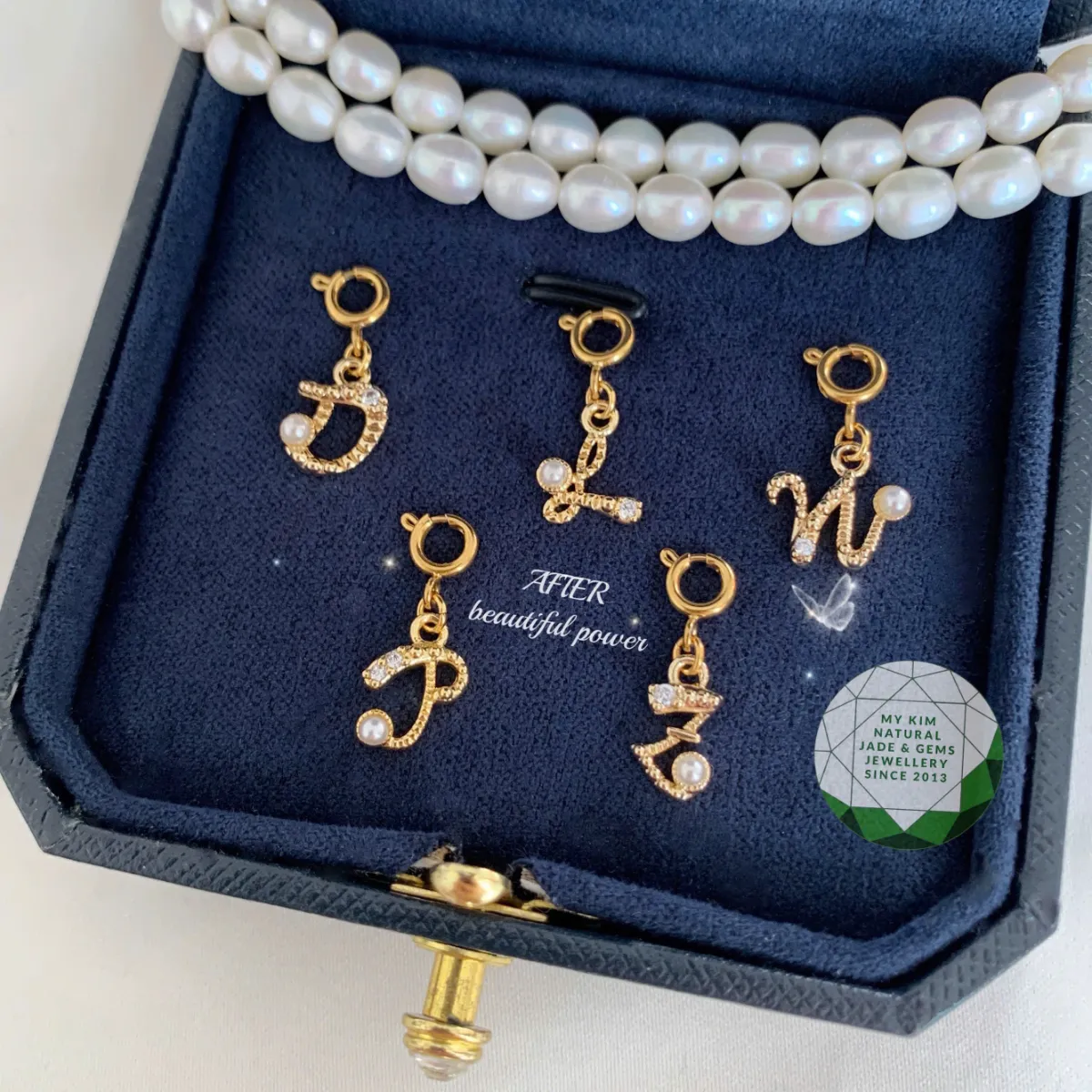 ✨ Charm Treo Chữ Cái Đính Ngọc Trai – Vàng 10k | 14k | 18k – Phụ Kiện Trang Sức Sang Trọng ✨