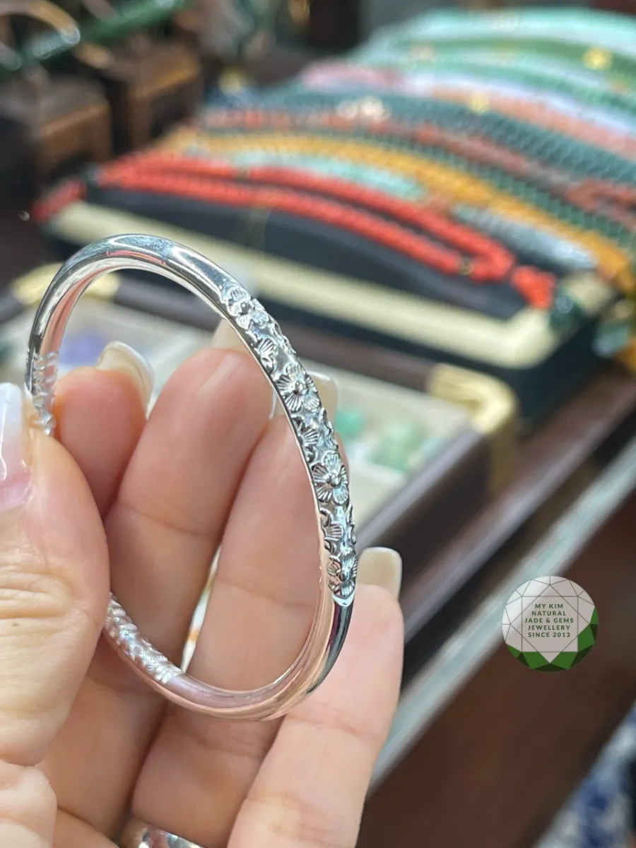 Set Vòng Bạc Chạm Hoa Mai & Vòng Bản Mắt Mèo Hồng – Tinh Hoa Truyền Thống, Thanh Lịch Nữ Tính