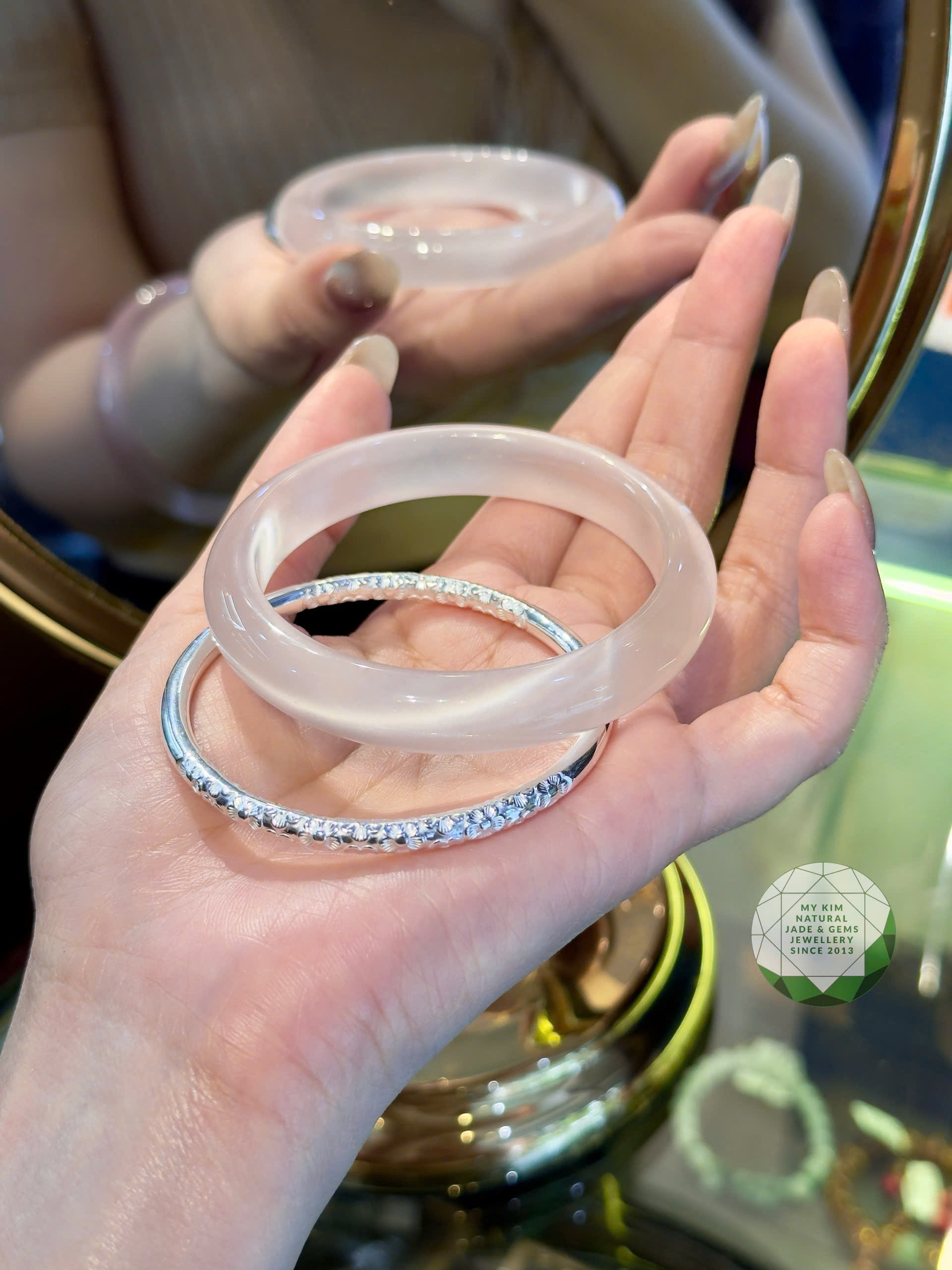 Set Vòng Bạc Chạm Hoa Mai & Vòng Bản Mắt Mèo Hồng – Tinh Hoa Truyền Thống, Thanh Lịch Nữ Tính