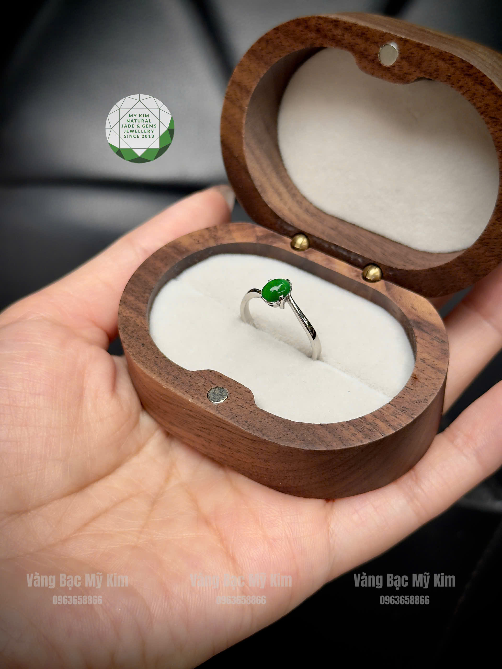 Nhẫn Ngọc Phỉ Thúy Hoàng Đế (Imperial Jadeite) - Vàng Trắng 10k – Dáng Mảnh, Tinh Tế Nhẹ Nhàng