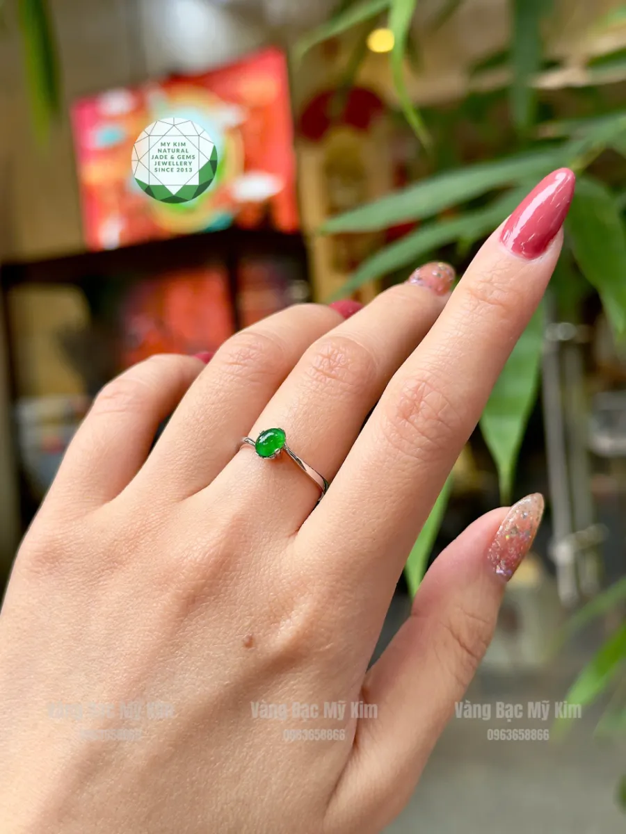 Nhẫn Ngọc Phỉ Thúy Hoàng Đế (Imperial Jadeite) - Vàng Trắng 10k – Dáng Mảnh, Tinh Tế Nhẹ Nhàng